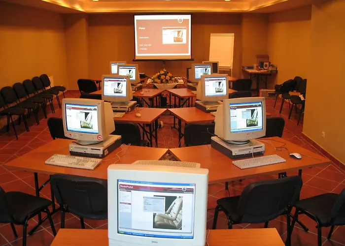 מלון Park Cingov 3*